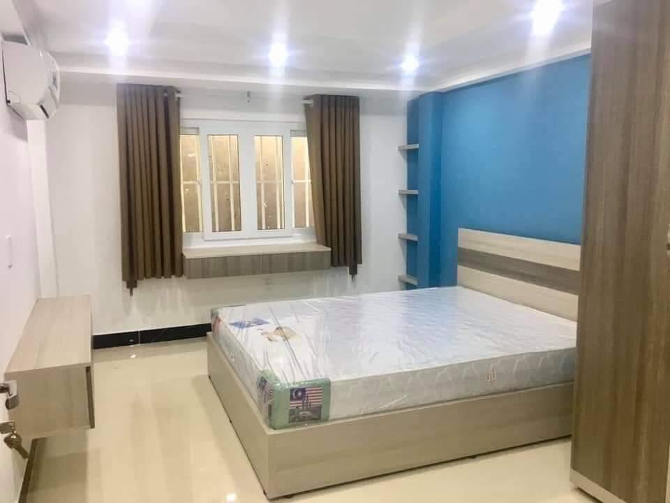 Bán nhà mặt tiền đường Cô Giang 54m2, 4 tầng, 6PN, p2.